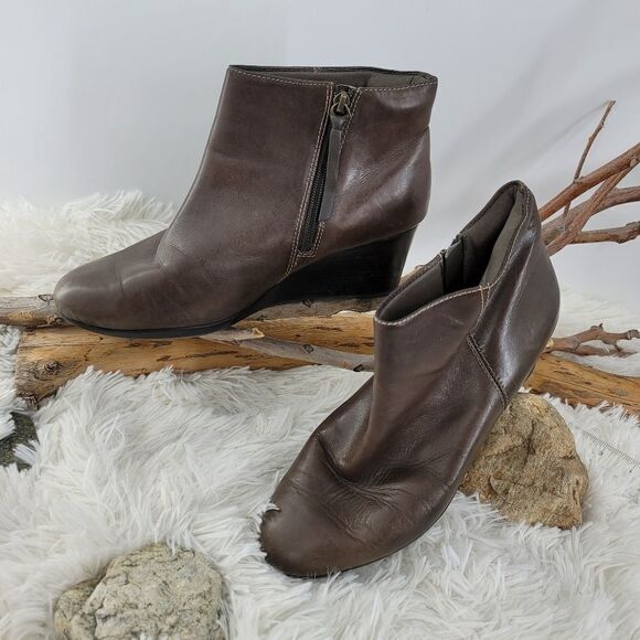 Clarks brown short wedge booties (U) - Picture 1 of 12